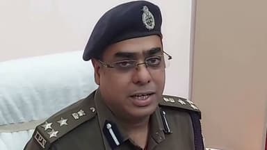 शाहाबाद रेंज के डीआईजी सत्य प्रकाश ने सासाराम एसडीपीओ वन कार्यालय का किया निरीक्षण