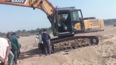 बलौदा: नवागांव हसदेव नदी से अवैध रेत उत्खनन, गांव के सरपंच और पंचों पर ठेकेदार से साठगांठ का आरोप