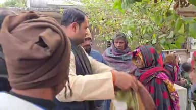 बिदुपुर: खानपुर पकड़ी पंचायत में स्व. धुरेन्द्र सिंह की स्मृति में कंबल वितरण, सैकड़ों जरूरतमंदों को मिली राहत