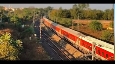 शामगढ़ में रेलगाड़ी निकलते हुए। #viral #trending #travel#livestream #love