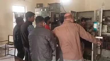 तिलहर: विद्युत उपकेंद्र में वी.सी.बी. लगाने का कार्य शुरू, विद्युत सप्लाई बाधित, अधिकारियों ने कार्य की स्थिति का किया निरीक्षण