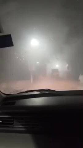 डुमरियागंज: बैदौला चौराहे से औसानपुर जाने वाले मार्ग पर लोहे की बेरीकेटिंग में घुसा डीसीएम, कोई हताहत नहीं, वीडियो वायरल