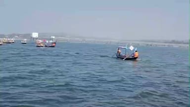 রানিবাঁধ: মুকুটমণিপুর মেলায় কংসাবতী জলাধারে নৌকা বাইচ, উৎসাহে মেতেছেন পর্যটক ও স্থানীয়রা