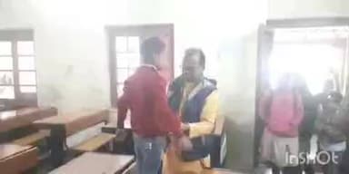 केवलारी: गायत्री परिवार ने सांदीपनि विद्यालय केवलारी में कड़कड़ाती ठंड में बच्चों को स्वेटर बांटे