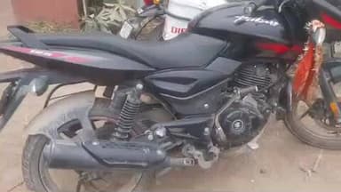 कुचायकोट: पुलिस ने भठवा मोड़ के पास से 2 मोटरसाइकिल सवारों को 10 बोतल अंग्रेजी शराब के साथ किया गिरफ्तार