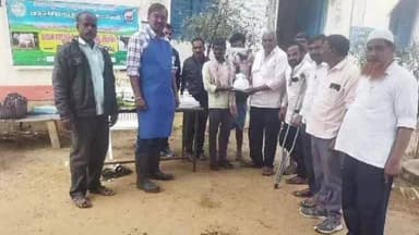 బాన్సువాడ: కుర్లా గ్రామంలో ఉచిత పశువైద్య శిబిరం, పశువులకు చికిత్సలు, నట్టల నివారణ మందులు పంపిణీ : పశువైద్యాధికారి వినీత్ కుమార్