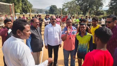 ଗୁଣୁପୁର: ପୁରୁଣା ଗୁଣପୁର ପଡ଼ିଆ ପରିସରରେ ଯୁଧିଷ୍ଟର ମହାଙ୍କୁଡ଼ ସ୍ମାରକୀ ଭଲିବଲ୍ ଟୁର୍ଣାମେଣ୍ଟ ର ଶୁଭ ଉଦଘାଟନ କଲେ ଗୁଣପୁର ପୌର ପରିଷଦ ଉପାଧ୍ୟକ୍ଷ