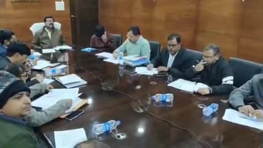 कांके: मुख्य निर्वाचन पदाधिकारी ने वीसी द्वारा सभी ज़िलों के ज़िला निर्वाचन पदाधिकारियों के साथ निर्वाचन सदन में की समीक्षा बैठक