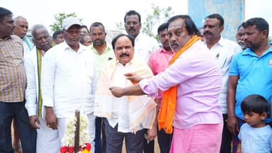 ಚಿತ್ರದುರ್ಗ: ಸಕ್ಕರ ಗ್ರಾಮದಲ್ಲಿ ಸಿಮೆಂಟ್ ರಸ್ತೆ ಕಾಮಗಾರಿಗೆ ಸಚಿವ ಡಿ ಸುಧಾಕರ್ ಚಾಲನೆ