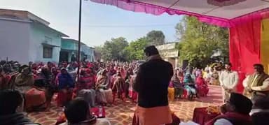 सिकंदरपुर: पंदह में आयोजित कंबल वितरण समारोह में पूर्व सांसद ने जरूरतमंदों के बीच बांटे कंबल, नवानगर ब्लॉक प्रमुख भी रहे मौजूद