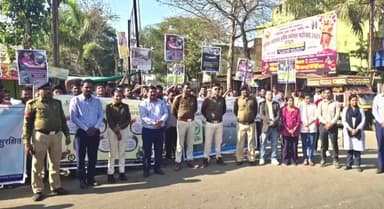 मोहखेड़: उमरानाला बाजार में पुलिस और ड्राइविंग स्कूल ने नुक्कड़ नाटक व रैली से दिया सड़क सुरक्षा का संदेश