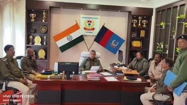 लोहरदगा: लोहरदगा SP कार्यालय में क्राइम मीटिंग, लंबित मामलों के निपटारे के SP ने दिए सख्त निर्देश