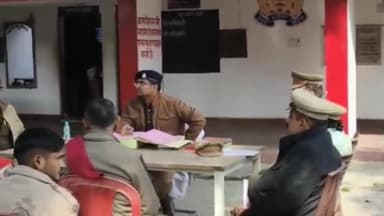 अलीगंज: अलीगंज क्षेत्राधिकारी ने ग्राम प्रहरियों के साथ की बैठक, रात्रि गश्त बढ़ाने के दिए निर्देश