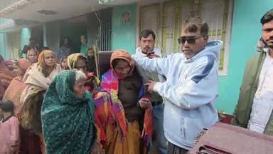 अस्थावां: अस्थावां के मोहनी गांव में समाजसेवियों ने जरूरतमंद लोगों के बीच कंबल वितरित किए