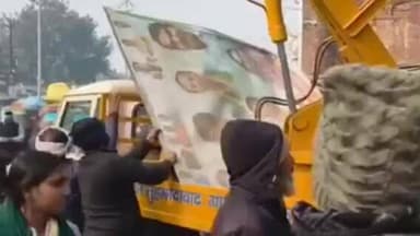 मुहम्मदाबाद गोहना: मोहम्मदाबाद इलाके में बिना परमिशन के लगे बैनर-पोस्टर को नगर पंचायत ने हटवाया, दिए आवश्यक दिशा-निर्देश