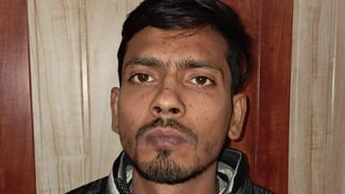 अमरोहा: अमरोहा कोट चौराहे पर आती-जाती महिलाओं से युवक ने कहा- बहुत सुंदर लग रही हो, पुलिस ने किया गिरफ्तार