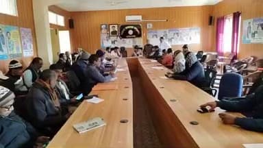 मरकच्चो: मरकच्चो प्रखंड मुख्यालय के सभागार में शिक्षकों की मासिक गुरुगोष्ठी शनिवार को हुई सम्पन्न