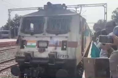 पिंडवाड़ा: पिंडवाड़ा रेलवे स्टेशन पर नई ट्रेनों के ठहराव को लेकर कार्यक्रम आयोजित, विधायक सहित विभिन्न संगठनों के लोग रहे मौजूद