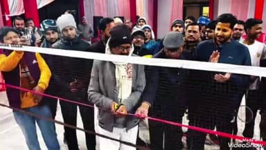चुनार: चुनार क्लब व लाइब्रेरी के तत्वावधान में बैडमिंटन टूनामेंट का आयोजन, नगर पालिका अध्यक्ष ने फीता काटकर किया उद्घाटन