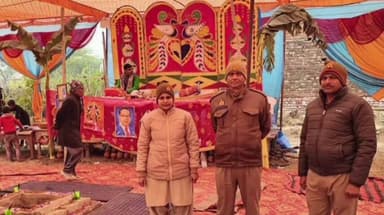 ताखा: ऊसराहार थाना क्षेत्र के ग्राम भैराजपुर में चल रही कथा पुलिस के पहरे में हुई
