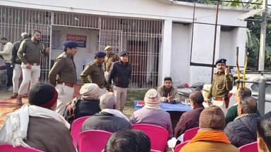 रुन्नी सैदपुर: गाढ़ा थाना परिसर में एसपी अमित रंजन का जनता दरबार, फरियादियों की समस्याओं का हुआ त्वरित समाधान