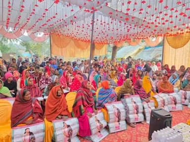 मछलीशहर: मछली शहर विधानसभा के ग्राम भटहर में महिला सशक्तिकरण अभियान के तहत कंबल वितरण का आयोजन किया गया