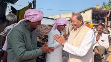 जीरापुर: ग्राम अरन्या में सामाजिक कार्यक्रम में शामिल होने पहुंचे पूर्व विधायक डॉ. राम प्रसाद दांगी, समाज बंधुओं से की बात