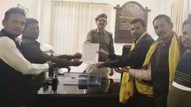 पलारी: FB अकाउंट पर शिक्षा शेरनी के दूध को कुतिया का दूध बताने वाले के खिलाफ सर्व आदिवासी समाज ने कार्यवाही के लिए सौंपा ज्ञापन