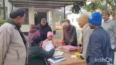 मढ़ौरा: मढ़ौरा अंचल परिसर में अंचलाधिकारी ने जनता दरबार लगाकर जमीनी मामलों की सुनवाई की