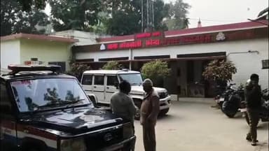 फरेंदा: एंटीकरप्शन की टीम ने महराजगंज से घूस लेते रंगे हाथों दरोगा को पकड़ा, फरेंदा कोतवाली की टीम भी पहुंची