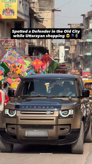 Uttrayan shopping vibes in Defender Style 🗿🪁
[Defender, Uttrayan, Land Rover, Heritage City, Ahmedabad, Awesome Amdavad...