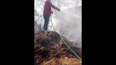 हैदरगढ़: मल्हान पुरवा गांव में मकान में अज्ञात कारणों से लगी आग, हजारों का सामान जलकर हुआ खाक