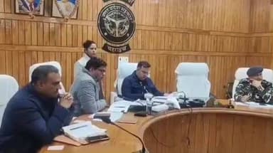 बहराइच: कलेक्ट्रेट सभागार में डीएम ने की बैठक, सीमा क्षेत्र की सरकारी भूमि व नो मेंसलैंड से अवैध अतिक्रमण हटाने के दिए निर्देश
