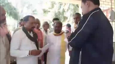 हंडिया: हंडिया के हीरापुर गांव में सड़क की खुदाई के मामले में ग्रामीणों ने तहसीलदार को ज्ञापन सौंपा, कार्रवाई की मांग की