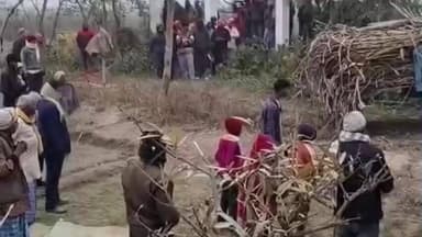 नौतन: पश्चिमी नौतन पंचायत में श्मशान की जमीन पर अतिक्रमण से हंगामा, ग्रामीणों ने किया अंतिम संस्कार