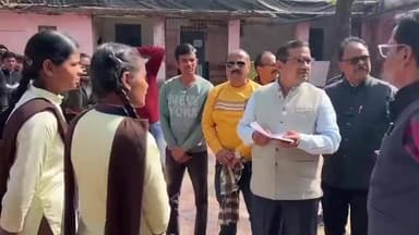 खातेगांव: खातेगांव उत्कृष्ट विद्यालय की छात्राओं ने एसडीएम को मॉडल विद्यालय की बिल्डिंग उपलब्ध कराने की मांग करते हुए ज्ञापन सौंपा