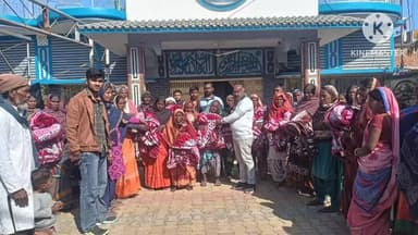 बरकट्ठा: बरकट्ठा दक्षिणी: मुखिया की मौजूदगी में ज़रूरतमंदों को कंबल वितरित