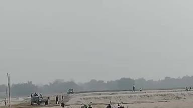 बैसा: बैसा-सिंघिया गांव में धड़ल्ले से हो रहा अवैध खनन, प्रशासन मौन, ग्रामीणों को हो रही परेशानी