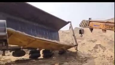 काराकाट: काराकाट प्रखंड क्षेत्र में टिप ट्रेलर ट्रैक्टर पलटा, चालक बाल-बाल बचा, हाइड्रोलिक सिस्टम फेल होने से हुआ हादसा