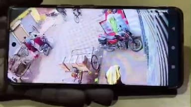 झाझा: झाझा के नबाब रोड स्थित एक कपड़ा दुकान से कम्बल चोरी, सीसीटीवी में कैद हुई वारदात