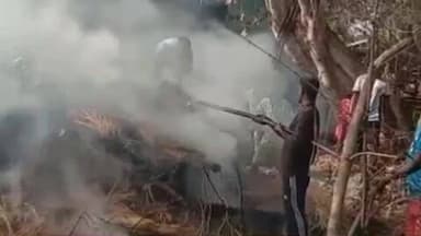 नीमडीह: लाकड़ी गांव के पुआल चाकी में लगी आग, पुआल जलकर राख हो गया