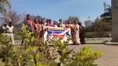 ಗದಗ: ಹುಬ್ಬಳ್ಳಿಯಲ್ಲಿ ಮಹಿಳೆ ವಿವಸ್ತ್ರಗೊಸಿದ್ದನ್ನು ಖಂಡಿಸಿ ನಗರದಲ್ಲಿ ಬಿಜೆಪಿ ಮಹಿಳಾ ಮೋರ್ಚಾದಿಂದ ಪ್ರತಿಭಟನೆ