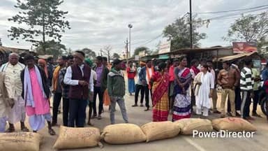 ଡାବୁଗାଁ: କୋଷାଗୁମୁଡା ମଣ୍ଡିରୁ ଧାନ ନ ଉଠିବା ଯୋଗୁଁ ଚାଷିଙ୍କ ରାସ୍ତା ରୋକ