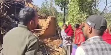 चिनिया: घटना के दूसरे दिन वन विभाग पहुंचा पीड़ित परिवार के घर, हाथी हमले में मारी गई महिला के परिजनों को राहत का भरोसा