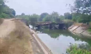 గద్వాల్: ఇటిక్యాల మండల కేంద్రంలోని విరిగిన వంతెనపై ప్రమాదాభరితంగా రాకపోకలు...పట్టించుకొని అధికారులు