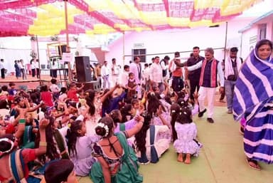 साजा: सरस्वती शिशु मंदिर पूर्व माध्यमिक विद्यालय ग्राम सहसपुर में आयोजित वार्षिक उत्सव में शामिल हुए विधायक ईश्वर साहू