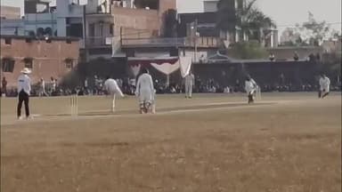 बबेरू: बबेरू ज्वाला कप क्रिकेट टूर्नामेंट के दूसरे लीग मैच में नोएडा ने अयोध्या को 12 रनों से पराजित किया