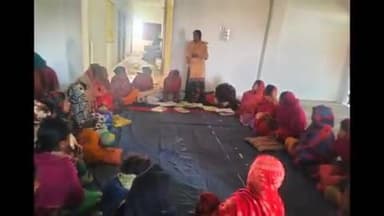 ठाकुरगंगटी: ठाकुर गंगटी प्रखंड के मिश्रा गंगटी पंचायत सचिवालय में शनिवार को समूह की महिलाओं को दिया गया प्रशिक्षण