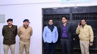 मोतिहारी: समाहरणालय परिसर में स्थित ईवीएम-वीवीपैट वेयरहाउस का निरीक्षण डीएम और एसपी के द्वारा किया गया