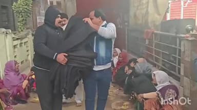 अंबाह: कड़ाके की ठंड में जरूरतमंदों के लिए समाजसेवी बने हमदर्द, मंशापूर्ण हनुमानजी मंदिर पर कंबल व स्वेटर वितरित